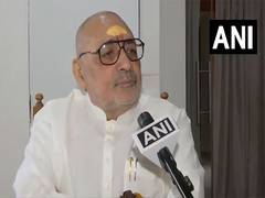 
      
      'Meteorologist of defeat', Giriraj Singh slams Rahul Gandhi
      
      