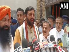 
      
      Haryana CM invites lakhs for Yoga event with Baba Ramdev
      
      