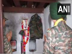 
      
      Army, BSF honour Capt Khera in Poonch
      
      