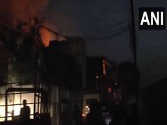 
      
      MP: Massive fire erupts at Garment factory in Burhanpur
      
      