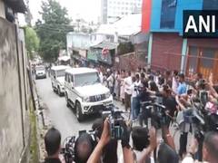 
      
      Meghalaya murder: 4 accused brought to Shillong Sadar Police Stat
      
      