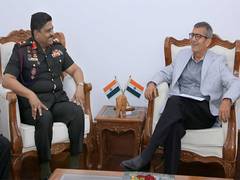 
      
        SL Army Commander Lt Gen Rodrigo meets Def Secy Rajesh Kumar 
      
      