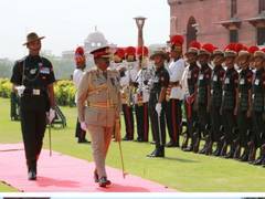 
      
      Sri Lankan Army Commander reaches India
      
      