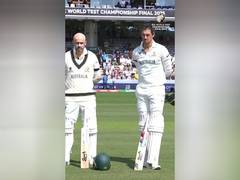 
      
      South African, Australian players wearing black armbands 
      
      