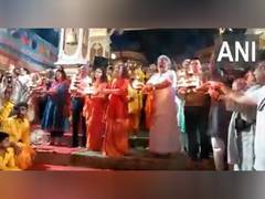 
      
      Swami Chidanand Saraswati performs special prayers, Ganga Aarti 
      
      