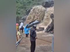 
      
      Pilgrimage to Kedarnath Dham delayed due to falling stones
      
      