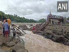 
      
      Bridge collapses on Indrayani river in Pune; 10-15 trapped
      
      