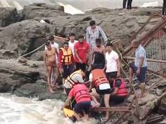 
      
      Pune bridge collapse: Death toll rises to 4,
      
      
