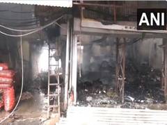 
      
      Kolkata: Massive fire breaks out at Khidirpur wholesale market 
      
      