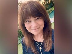 
      
      Iconic 70's sitcom star Valerie Bertinelli returns to acting
      
      