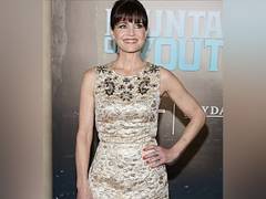 
      
      Carla Gugino joins Brad Pitt in ‘Cliff Booth’ film 
      
      