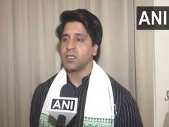
      
      ‘Sena ka apman, Pakistan ka gungan' seems to have become 'Congres
      
      