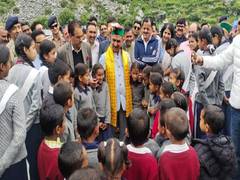 
      
      Himachal Pradesh CM interacts with students of GSSS, Baga Sarahan
      
      