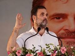 
      
       Congress workers celebrate Rahul Gandhi b'day at AICC 
      
      