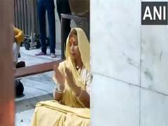 
      
      Indian Mountaineer Santosh offers prayers at Shri Mahakaleshwar
      
      