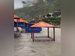 
      
      Chamoli Police urges devotees to avoid Alakanand river
      
      