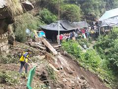 
      
      Uttarakhand: Landslide on Yamunotri walking route; 1 injured, 2 f
      
      