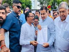 
      
      Traffic concerns cut short Nitin Gadkari's Pune tunnel...
      
      
