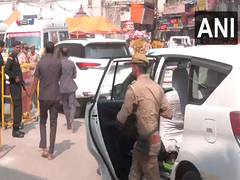
      
      MP, Chhattisgarh CMs offer prayers at Varanasi’s Kashi Vishwanath
      
      