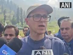 
      
      Omar Abdullah calls for reopening of tourists spots in J-K
      
      