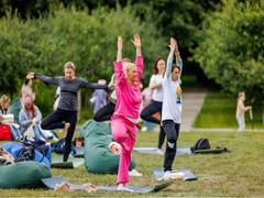 
      
      7000 Muscovites and tourists took part in International Yoga Day 
      
      