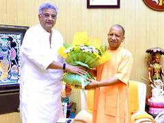 
      
      Producer Boney Kapoor meets UP CM Yogi Adityanath
      
      