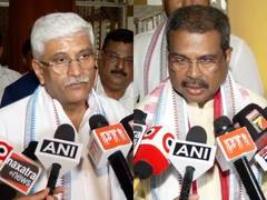 
      
      Union Ministers seek blessings of Puri Shankaracharya 
      
      