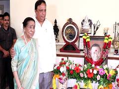 
      
      Asha Bhosle visits RD Burman residence on singer's 85th birthday
      
      