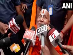 
      
      I felt really good after his darshan: Jagadguru Rambhadracharya
      
      