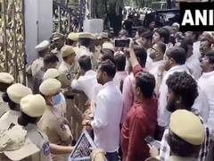 
      
      Hyderabad: BRS party corporators protest at Municipal Corporation
      
      