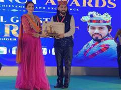 
      
      Esha Deol presents Himachal Ratan Award to Kullu folk singer 
      
      
