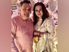 
      
      Poonam Dhillon recalls how Rishi Kapoor sang sad songs
      
      