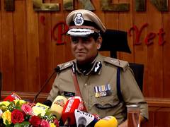 
      
      Kerala: Ex-Sub Inspector crashes DGP’s press meet
      
      