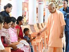 
      
      UP CM Yogi Adityanath holds 'Janta Darshan', listens to public
      
      