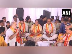 
      
      Rekha Gupta participates in Havan at inauguration of camp office 
      
      