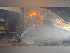 
      
      Fire at plastic godown in Gujarat's Kheda, dousing ops on 
      
      