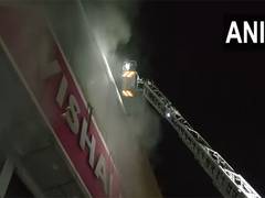 
      
      Delhi: Fire breaks out in Karol Bagh's commercial building
      
      