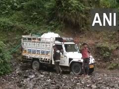 
      
      People from different villages distribute ration kits in Mandi
      
      