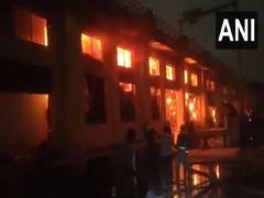 
      
      UP: Massive fire engulfs paper factory in Ghaziabad
      
      