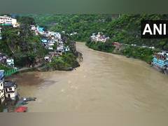 
      
      Heavy rainfall  triggers water  flow in Alaknanda river
      
      