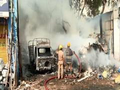 
      
      Tamil Nadu: Fire breaks out at paper godown in Madurai, 20 firefi
      
      
