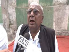 
      
       Hanumanth Rao stages dharna seeking land for sports facilities
      
      