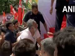 
      
      Bihar: Kanhaiya Kumar, Pappu Yadav snubbed by security 
      
      