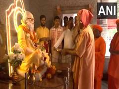 
      
      UP CM Yogi Adityanath offers prayers at Gorakhnath Mandir
      
      