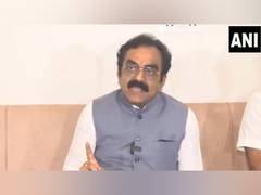 
      
      Jab tak sadkein rahengi tab tak gaddhhe hote rahenge: MP Minister
      
      