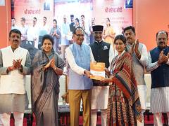 
      
      Shivraj Chouhan distributes appointment letters at Rozgar Mela
      
      