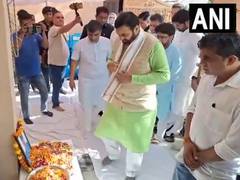 
      
      Haryana CM meets family of IAF pilot killed in Jaguar Crash
      
      
