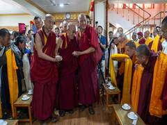 
      
      Dalai Lama calls India ideal place for Buddhist study 
      
      
