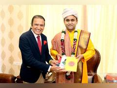 
      
      Dr. Dinesh Shahra and Sadguru Shri Madhusudan Sai Engage 
      
      