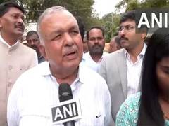
      
      Karnataka govt distributes sweets, sarees to women passengers 
      
      